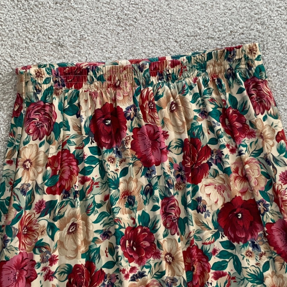 Sag Harbor Floral Skirt - Picture 3 of 6